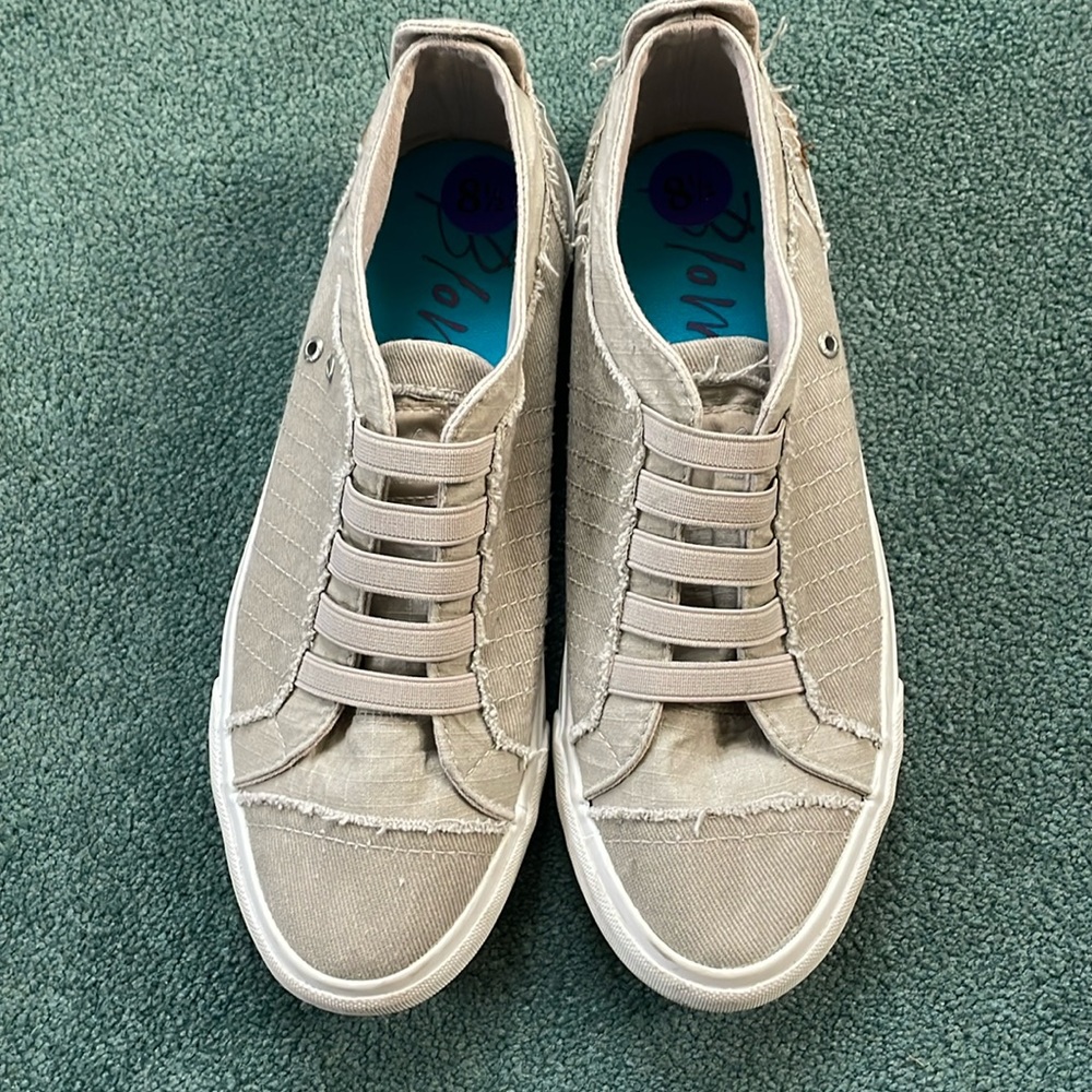 Blowfish Tan Canvas slip on